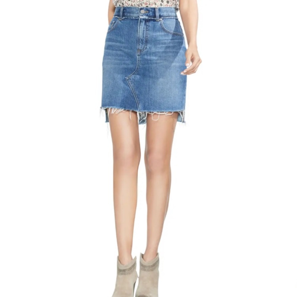 NWT Vince Camuto Classic Fray Hem Denim Skirt